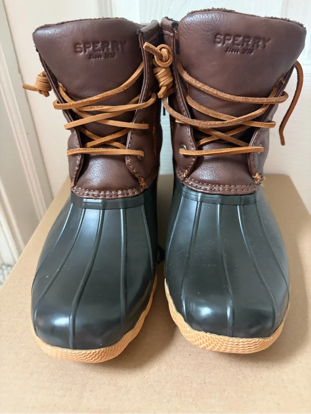 Sperry front leather lower